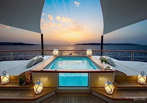 MUSE OUTDOOR MEDIUM BATTERY